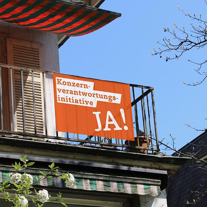 Bannière en tissu " Initiative multinationales responsables, oui "