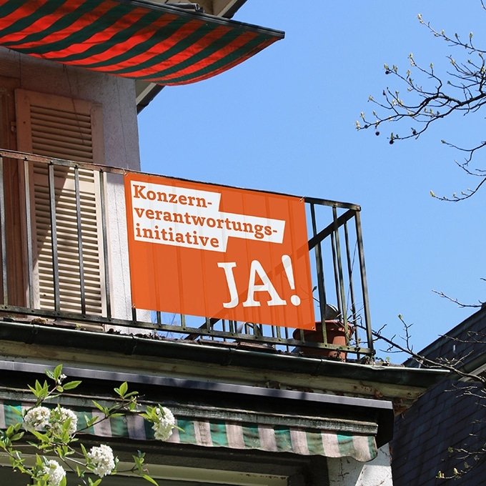 Bannière en tissu " Initiative multinationales responsables, oui "
