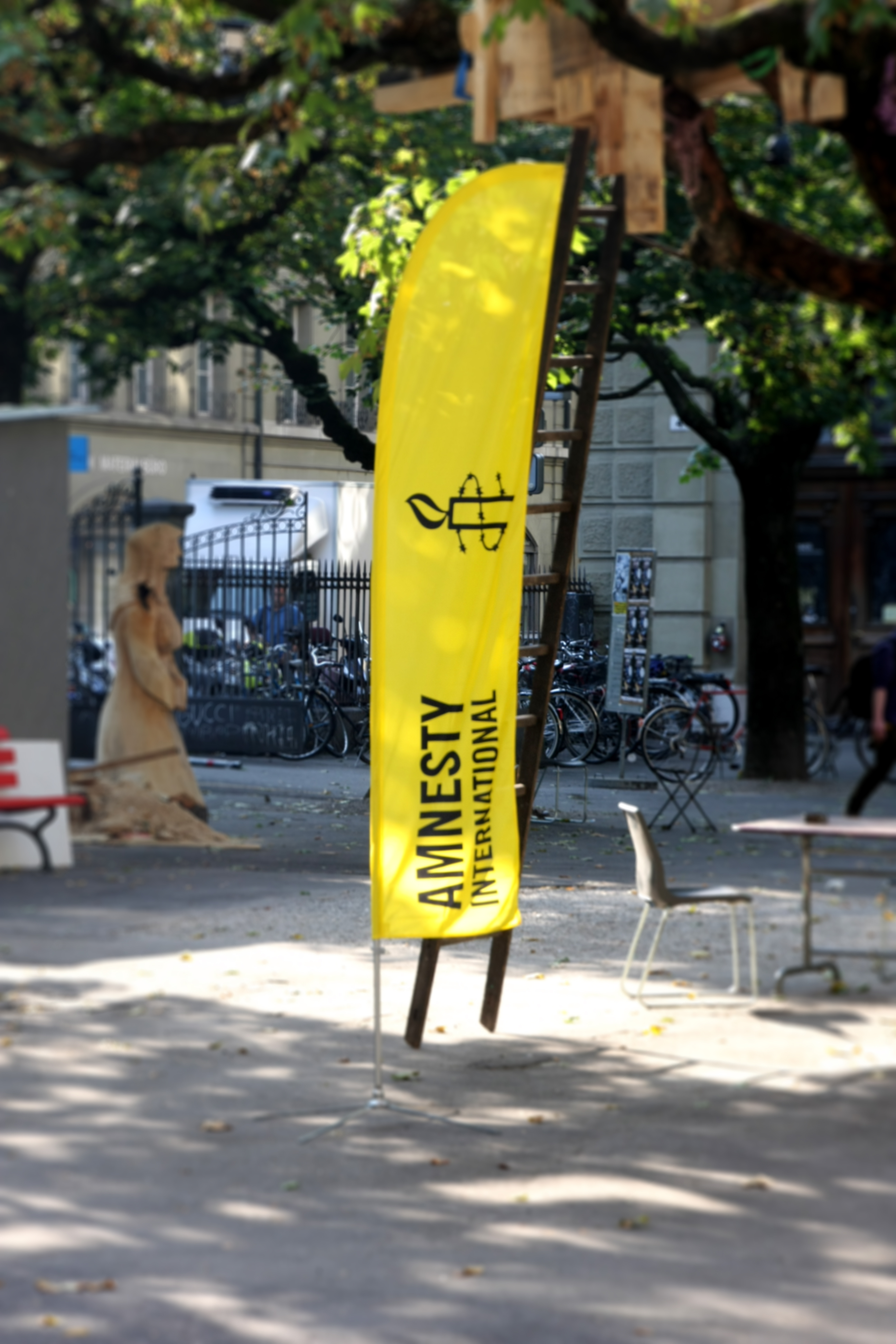 Bannière à arceau avec logo Amnesty, en prêt