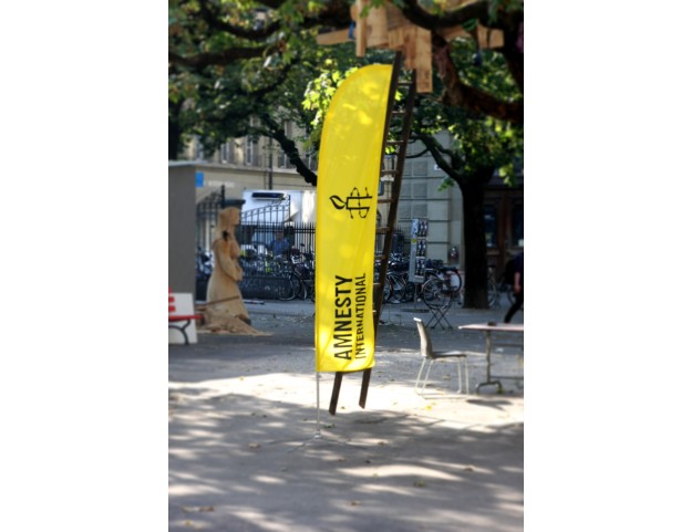 Bannière à arceau avec logo Amnesty, en prêt