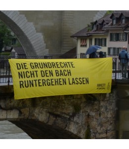 Banner «Die Grundrechte nicht den Bach runtergehen lassen»