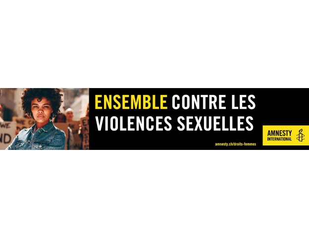 Bannières en tissu avec slogan pour la campagne « ENSEMBLE CONTRE LES VIOLENCES SEXUELLES » 